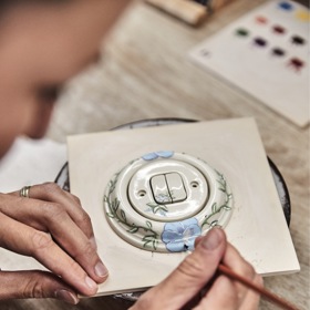 Galerie: Je libo porcelánové vypínače na přání? 