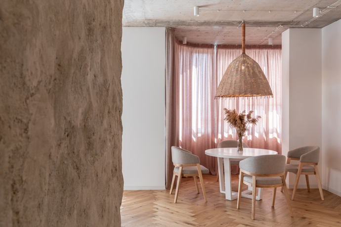 Galerie: Byt zařízený ve stylu wabi sabi Galerie: Byt zařízený ve stylu wabi sabi