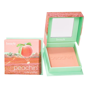 Tvářenka Wanderful World – odstín Peachin‘, Benefit, 990 Kč, Sephora
