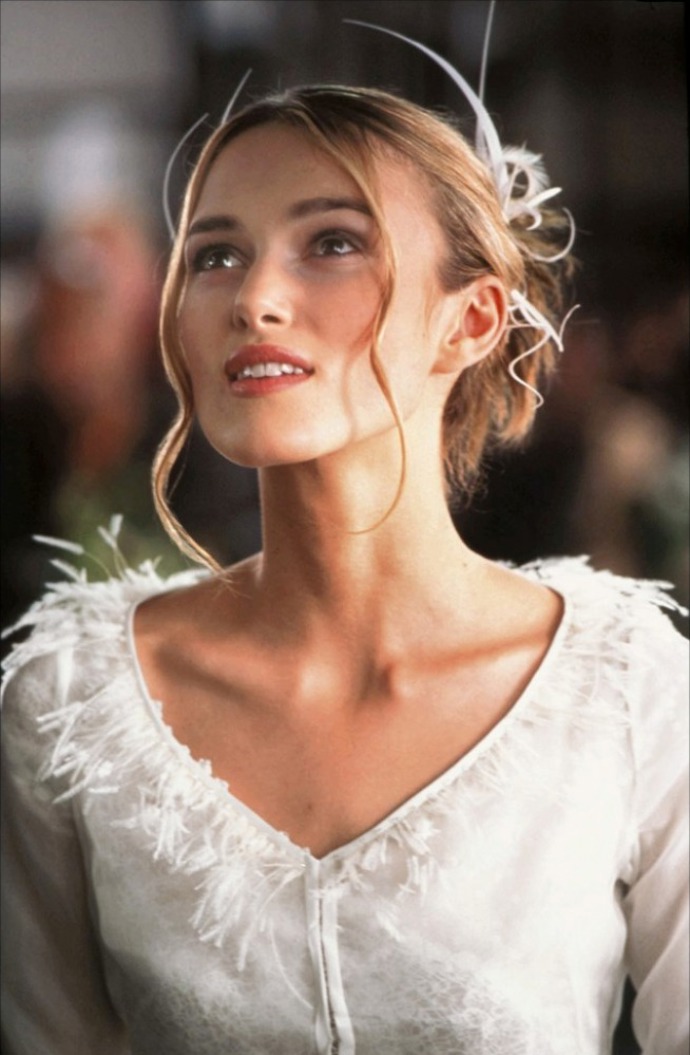 Keira Knightley ve filmu Láska nebeská. V době natáčení jí bylo pouhých 17 let.
