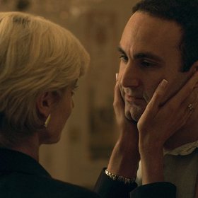 Princeznu Dianu můžeme vidět i v seriálu Koruna na platformě Netflix. I zde je kladen důraz na její typickou manikúru.
