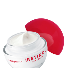 Denní krém Bio Retinol (Dermacol)

Hledáte účinný protivráskový krém? Sáhněte po této novince od Dermacolu. Zamilujete si ho už při první aplikaci a už během dvou týdnů používání se můžete těšit na viditelné výsledky. Pleť získá pevnější kontury, vrásky se zjemní a máte-li pigmentové skvrny, budou méně viditelné. Krém je navíc vhodný pro všechny typy pleti. 

Cena: 369 Kč/50 ml
