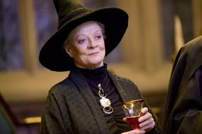Maggie Smith jako Minerva McGonagallová
Maggie Smith jako Minerva McGonagallová