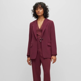 Boty: Boss Janet Chpump
