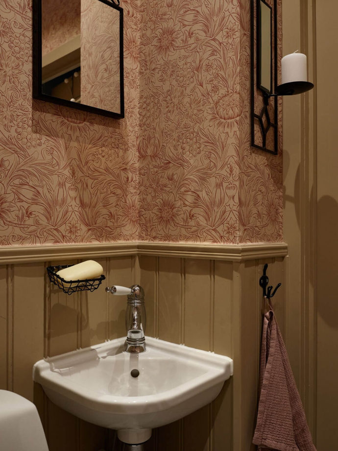 Skandinávský styl má mnoho tváří. Představte si třípokojový byt v domě postaveném v roce 1909, který oslní svou útulnou atmosférou. 
