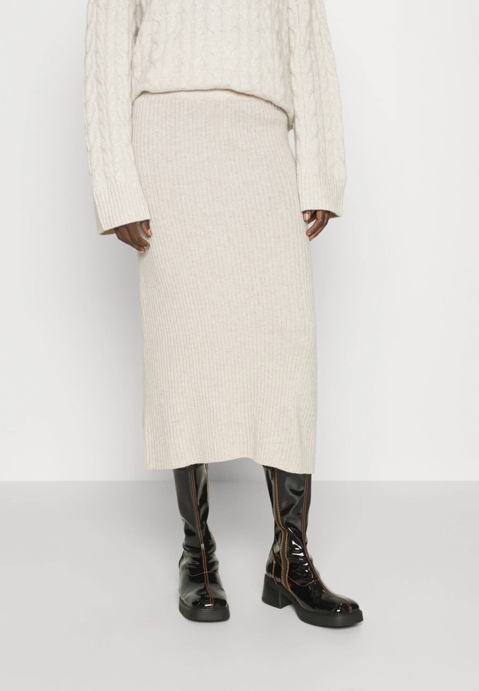 Sukně: Davida Cashmere
Sukně: Davida Cashmere