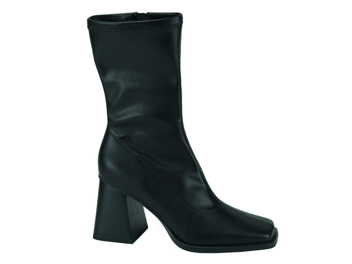 Boty na podpatku, Deichmann, 999 Kč
Boty na podpatku, Deichmann, 999 Kč