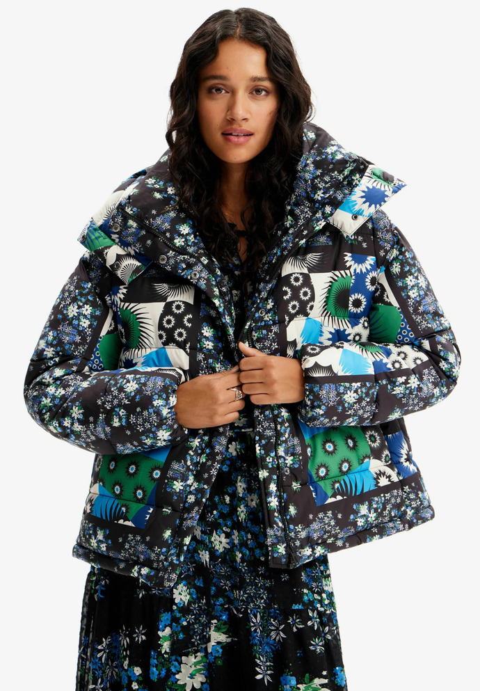 Zimní bunda v patchwork střihu. 4739 Kč
Zimní bunda v patchwork střihu. 4739 Kč