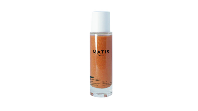 Třpytivý a vyživující suchý olej Glam-Oil, Matis Paris, 50 ml, 820 Kč
Třpytivý a vyživující suchý olej Glam-Oil, Matis Paris, 50 ml, 820 Kč