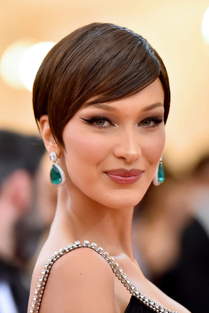 Bella Hadid zvolila uhlazenou glazovanou verzi
Bella Hadid zvolila uhlazenou glazovanou verzi