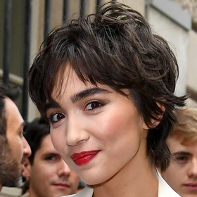 Herečka Rowan Blanchard se naopak přiklání k rozčepýřené verzi pixie
