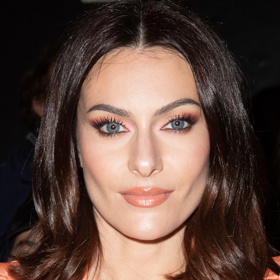 Modelka Paola Turani má kromě kočičího sestřihu i kočičí oči

