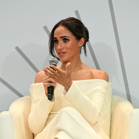 Organizace Archwell se kromě jiného věnuje i charitě. Zde Meghan Markle hovoří v rámci projektu Healthy Minds' na festivalu World Mental Health Day v roce 2023.
