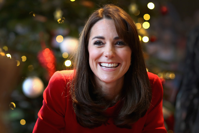 Předtím, než se princ Harry oženil s Meghan Markle, mu jeho švagrová Kate Middleton (dnes princezna z Walesu) dala jako dárek rostoucí hračku, na níž bylo napsáno „vypěstujte si svou vlastní přítelkyni“.
