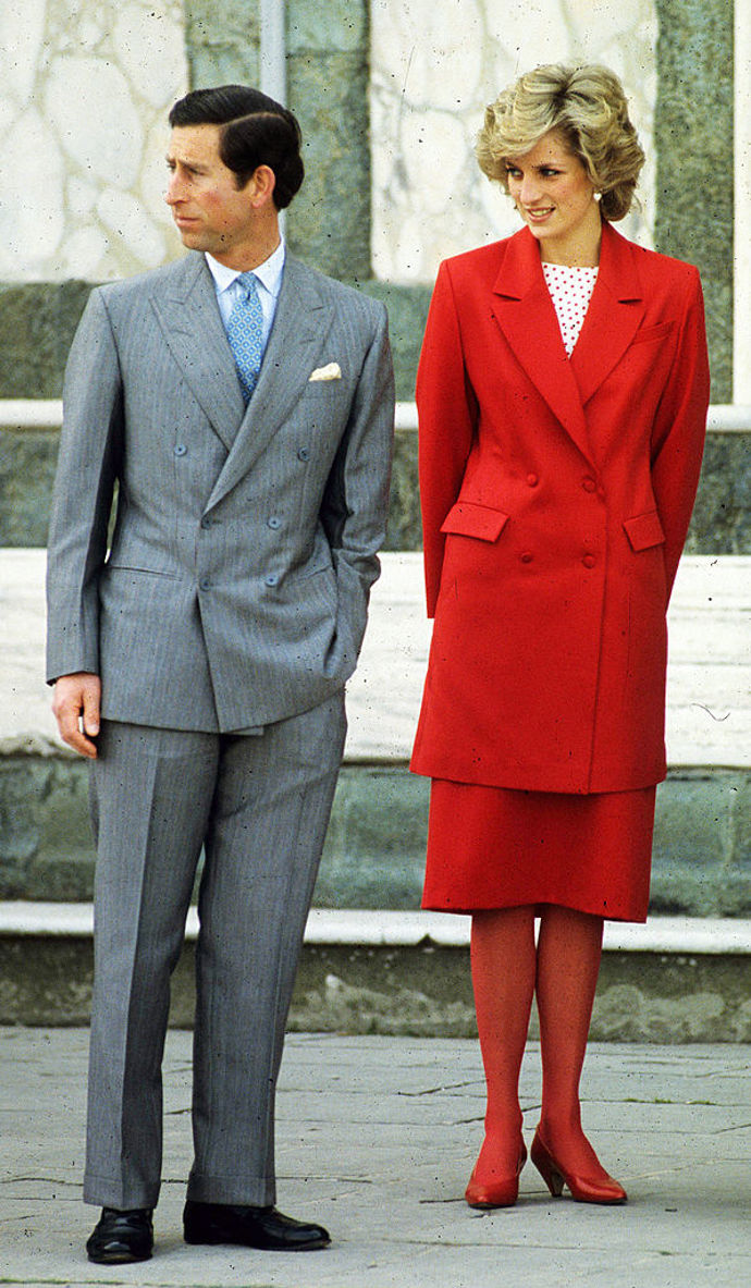 Celočervené outfity občas oblékala i princezna Diana.
