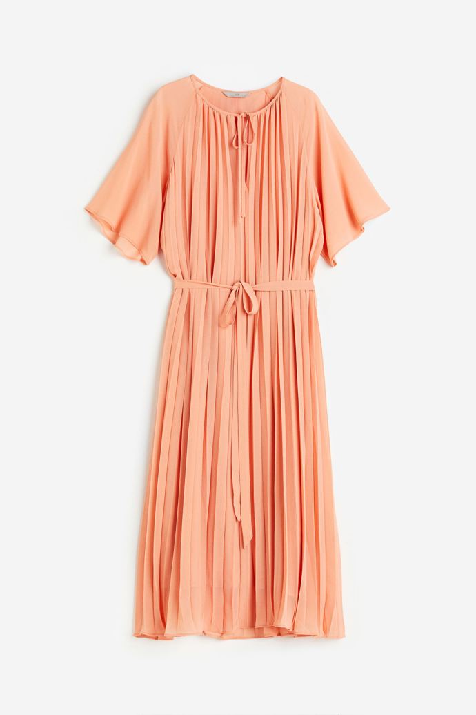 Plisované šaty, H&M, 999 Kč
Plisované šaty, H&M, 999 Kč