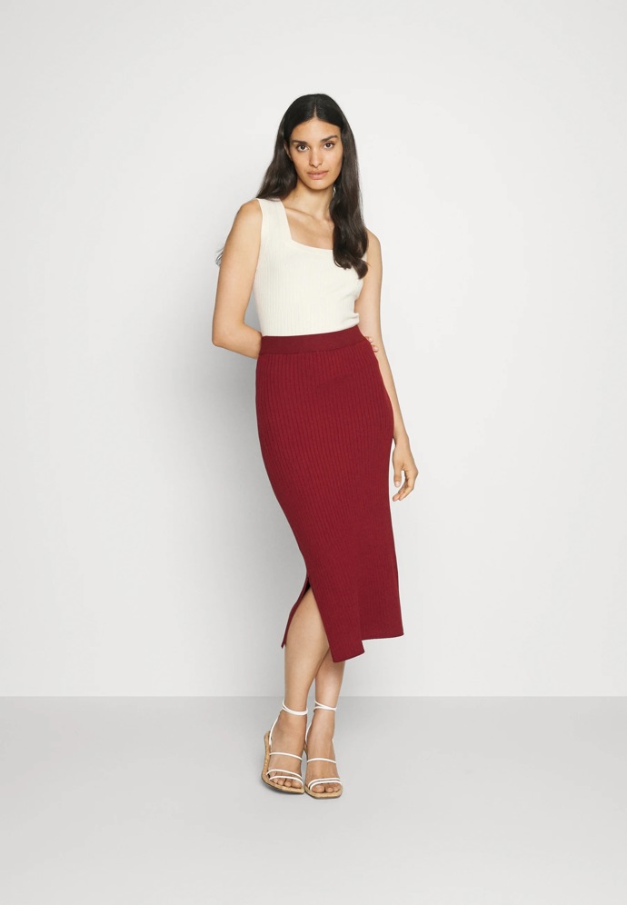 Sukně: Max Mara
Sukně: Max Mara