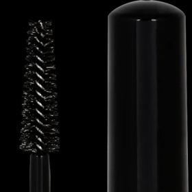 Řasenka Fabulous Lash Xtra Black díky zvýšenému obsahu černého pigmentu dodá řasám extra porci černé barvy. Speciální kartáček umožňuje snadné nanášení řasenky a dokonalé oddělení jedné řasy od druhé. Řasenka vytváří bezchybný vzhled bez žmolků či hrudek, i když nanesete řasenku ve více vrstvách. 79,90 Kč
