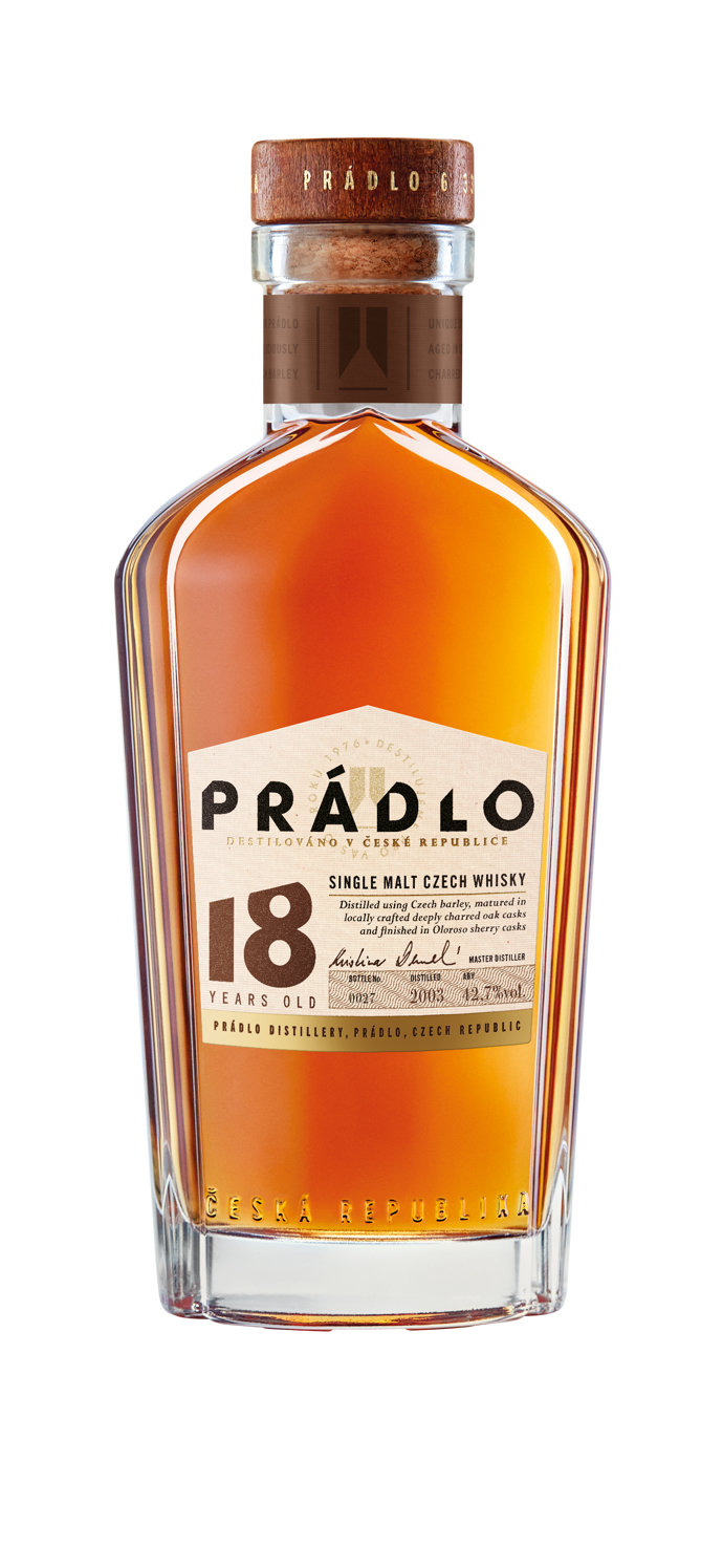 A co whiskey?

Prádlo 10yo zrála v lokálně vyrobených silně vypálených sudech a dozrávala v sudech po portském. Vyznačuje se barvou lesního medu. Aroma je svěží a lehké, snoubí se v něm tóny letních jablek, perníčku a vanilky, ale také dubového dřeva. V lehce nasládlé chuti se projevují tóny skořice, hřebíčku a orientálního koření, cítit je v ní rovněž náznak dřeva. Komplexní závěr dává vyznít vanilce, vlašskému ořechu a zázvoru.
