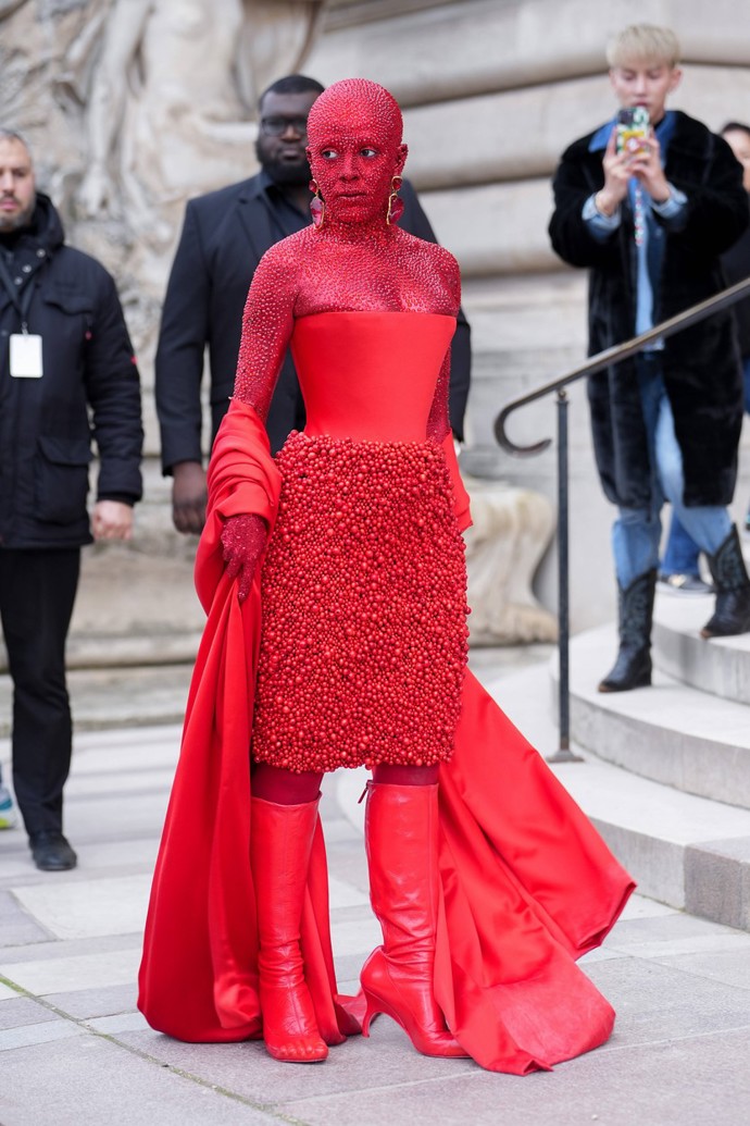 Doja Cat svým outfitem rozhodně zaujala. Zda v pozitivním slova smyslu, toť otázka..
Doja Cat svým outfitem rozhodně zaujala. Zda v pozitivním slova smyslu, toť otázka..