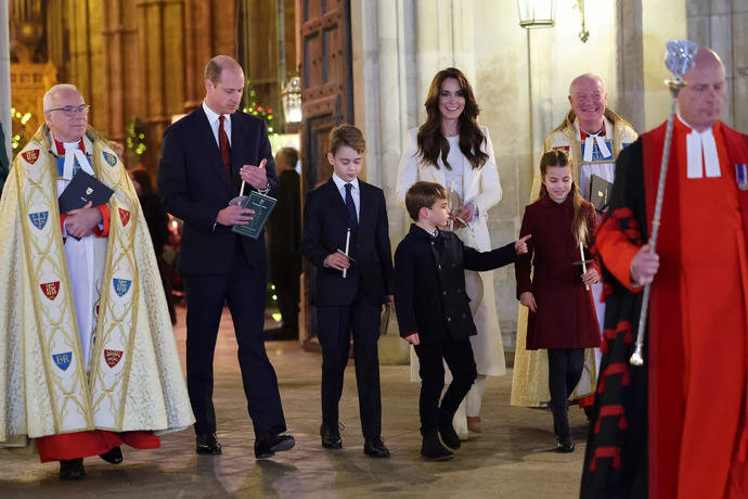 Naposledy byla princezna Kate viděna na vřejnosti s rodinou o Vánocích
Naposledy byla princezna Kate viděna na vřejnosti s rodinou o Vánocích