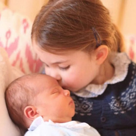 Princezna Charlotte s princem Louisem na své třetí narozeniny.
