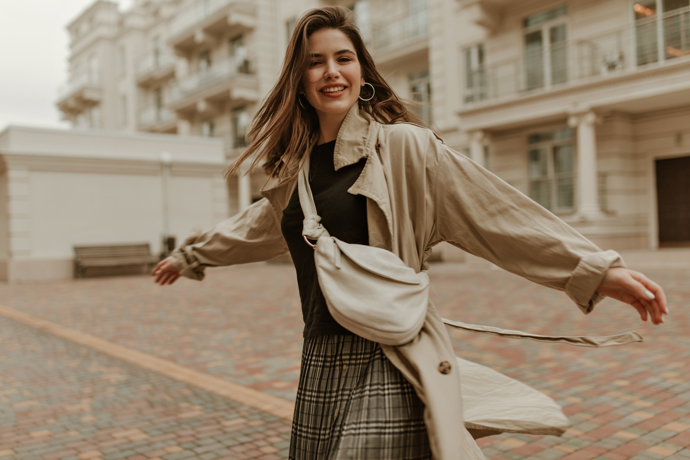 Béžový kabát, univerzální klenot, který se snadno kombinuje s každým outfitem, poskytuje všestrannost a elegantní styl pro každou příležitost.
Béžový kabát, univerzální klenot, který se snadno kombinuje s každým outfitem, poskytuje všestrannost a elegantní styl pro každou příležitost.