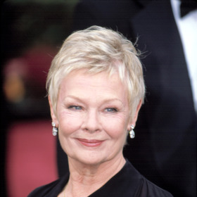 Herečka Judi Dench krátké vlasy nosí snad celý život

