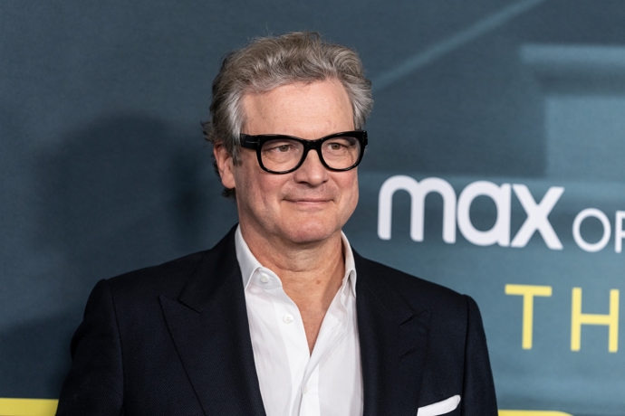 Colin Firth ztvárňuje postavu Jamieho Bennetta, spisovatele, který objeví, že jeho snoubenka ho podvádí s jeho vlastním bratrem.
