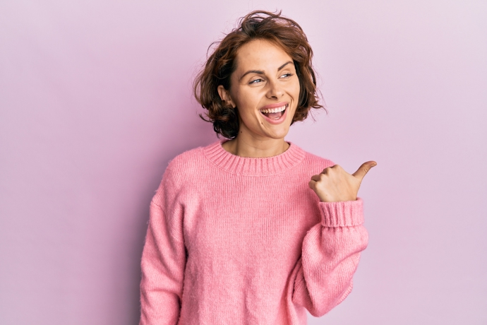 I krátký střih vlasů vám umožní nejrůznější styling a varianty, jak jej nosit
I krátký střih vlasů vám umožní nejrůznější styling a varianty, jak jej nosit
