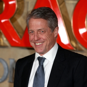 Ve filmu Láska nebeská ztvárňuje Hugh Grant postavu britského premiéra Davida.
