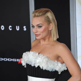 Rovně střižené mikádo ráda nosí například herečka Margot Robbie.
