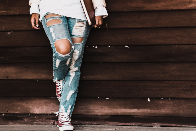 Roztrhaný denim by měli nosit spíše mladší generace
