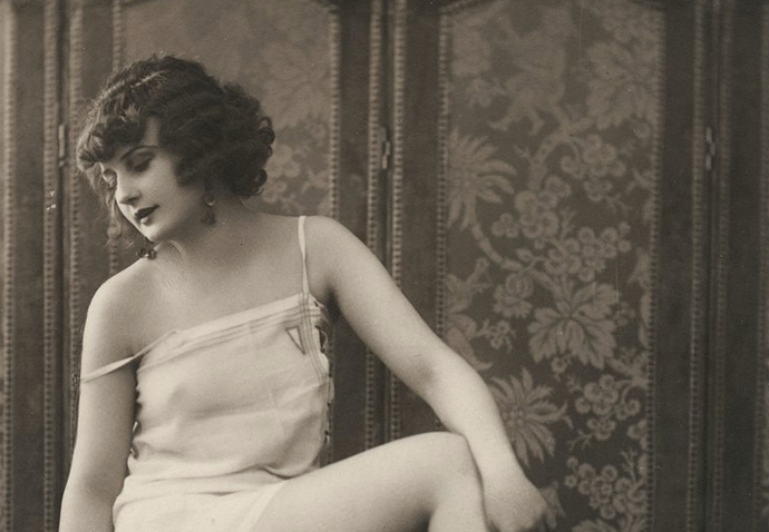 Neznámá dívka v negližé
Neznámá dívka v negližé