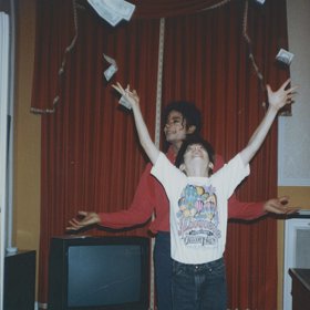 Michael Jackson a Wade Robson měli velmi blízký vztah, který ale postupem času přerostl ve vztah sexuální.
