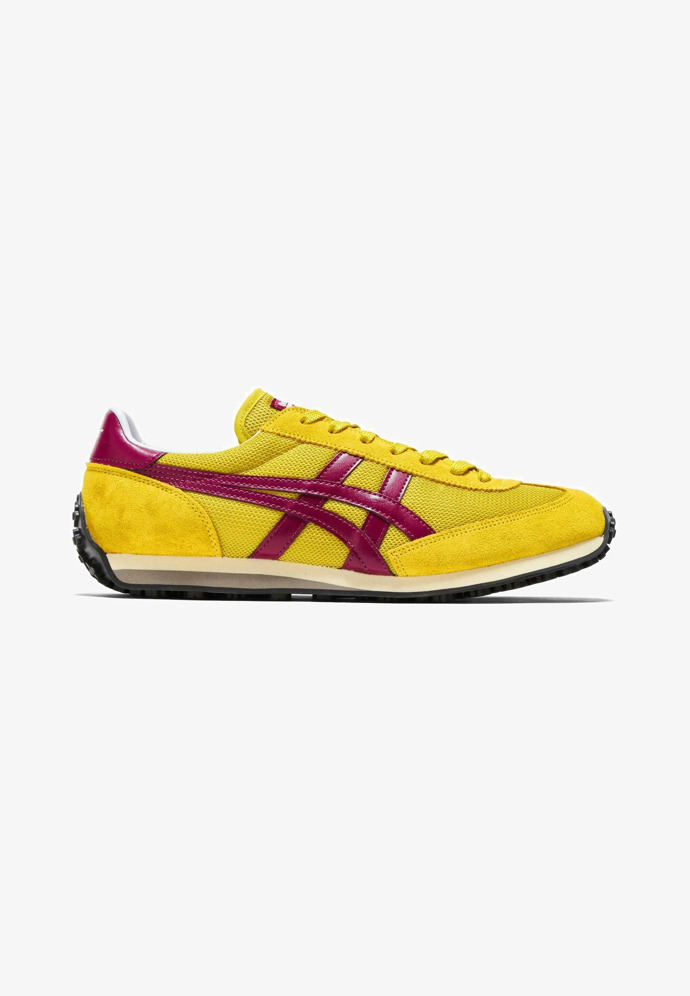 Pořídit si můžete i jejich pozdější verze, které jsou z pravidla levnější, jako například Onitsuka Tiger EDR 78, které mají vínový pruh, 2 299 Kč, Zalando
Pořídit si můžete i jejich pozdější verze, které jsou z pravidla levnější, jako například Onitsuka Tiger EDR 78, které mají vínový pruh, 2 299 Kč, Zalando