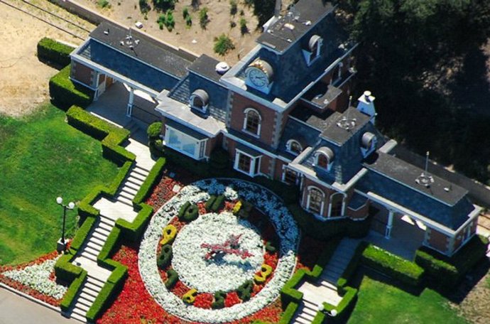 Jacksonův Neverland měl i svou vlastní vlakovou stanici.
Jacksonův Neverland měl i svou vlastní vlakovou stanici.