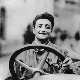 Enzo Ferrari v roce 1920
