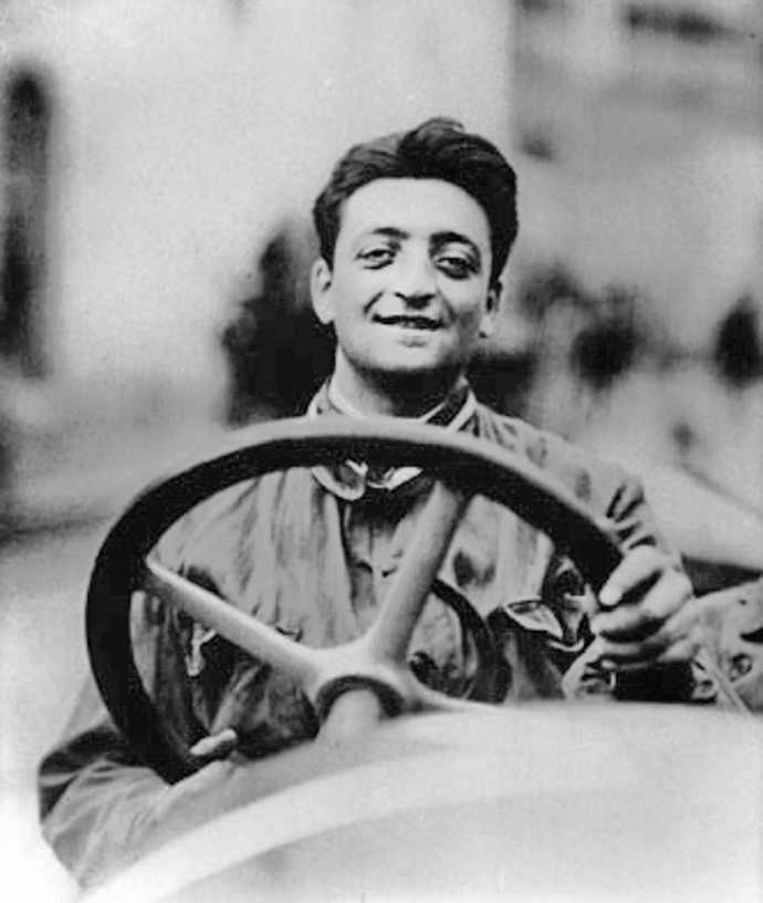 Enzo Ferrari v roce 1920
