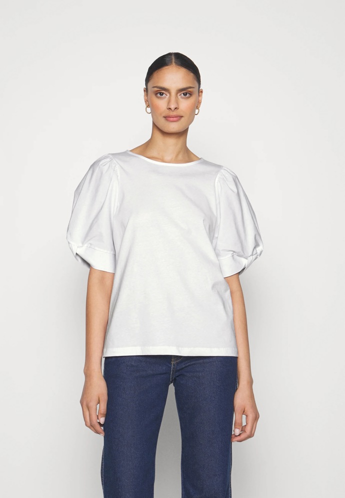 Halenka: Esprit, 1 200 Kč
Halenka: Esprit, 1 200 Kč
