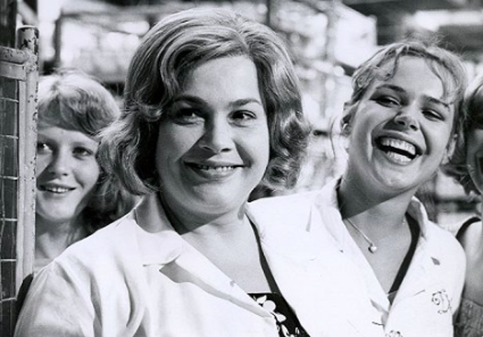 Holky z porcelánu, 1974
