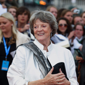 Maggie Smith má na svém kontě řadu významných cen včetně dvou Oscarů. Kdyby ovšem v mládí poslechla maminku, svůj obrovský talent by promarnila jako sekretářka.
