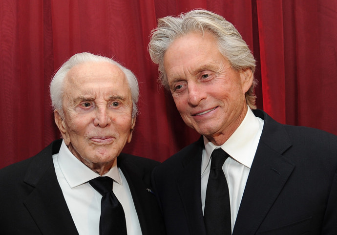 Hvězdou dlouhověkosti byl také slavný americký herec Kirk Douglas, který se dožil 103 let. I po stovce zůstal stále aktivní a hodně času trávil venku na čerstvém vzduchu.
Hvězdou dlouhověkosti byl také slavný americký herec Kirk Douglas, který se dožil 103 let. I po stovce zůstal stále aktivní a hodně času trávil venku na čerstvém vzduchu.
