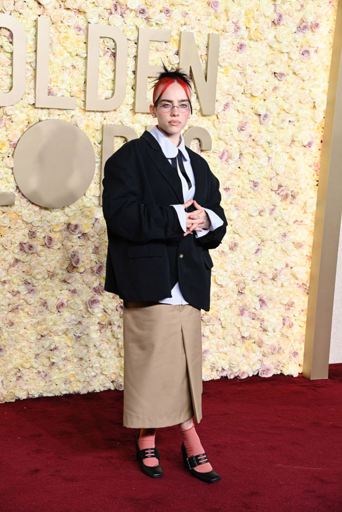 Billie Eilish v outfitu Willy Chavarria
