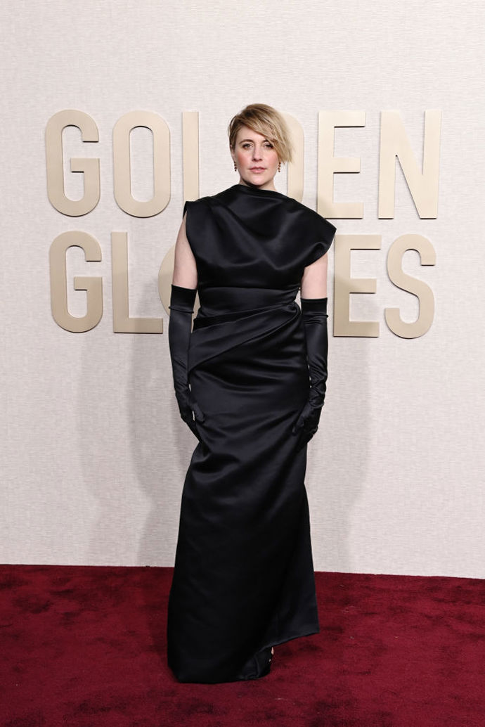 Greta Gerwig v šatech Fendi Haute Couture se šperky Pomellato
