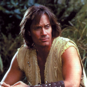 Představitel Herkula, Kevin Sorbo, se naučil některé bojové sporty, aby mohl scény točit sám bez kaskadérů. Zároveň se udržoval v kondici. 
