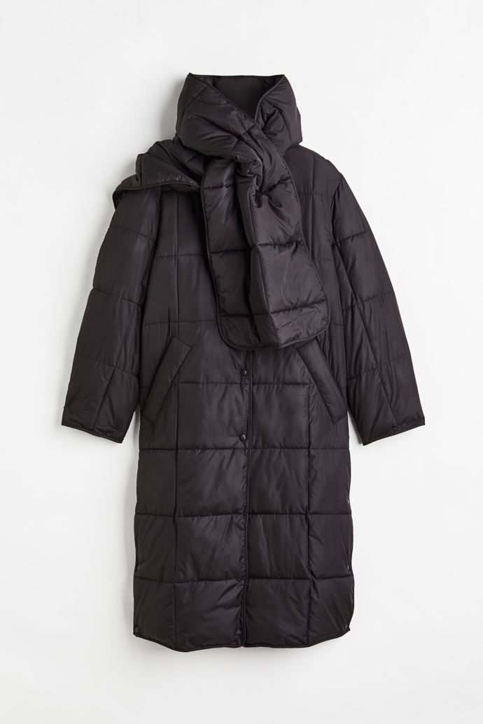Prošívaný kabát s šálou, H&M, 699 Kč
Prošívaný kabát s šálou, H&M, 699 Kč