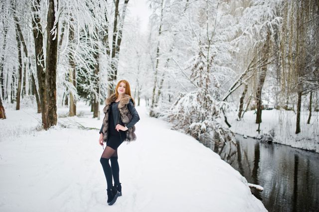 Žena v zimním outfitu