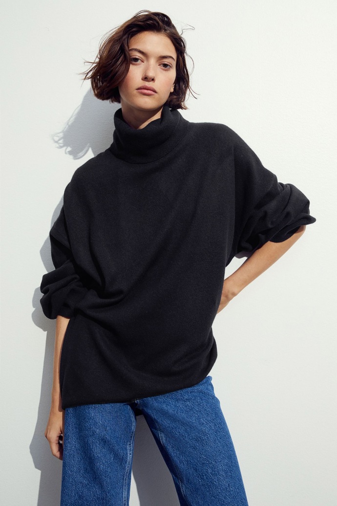 Kašmírový svetr H&M, 4 999 Kč
