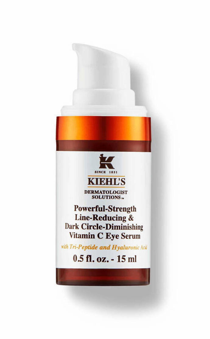 Oční sérum s vitamínem C působící především proti tmavým kruhům, ale i jemným vráskám.

Kiehl's – Powerful-Strength Line-Reducing & Dark Circle-Diminishing Vitamin C Eye Serum, 1 310 Kč
